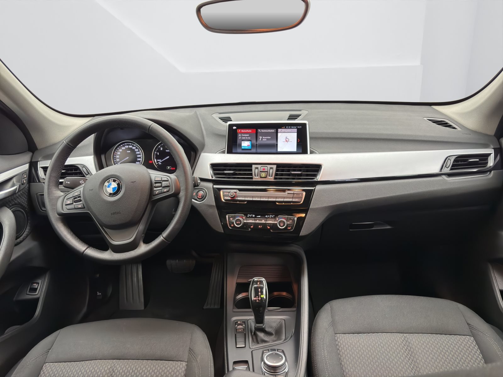 Fahrzeugabbildung BMW X1 sDrive20i [Advantage, Navi, LED, PDC hinten]