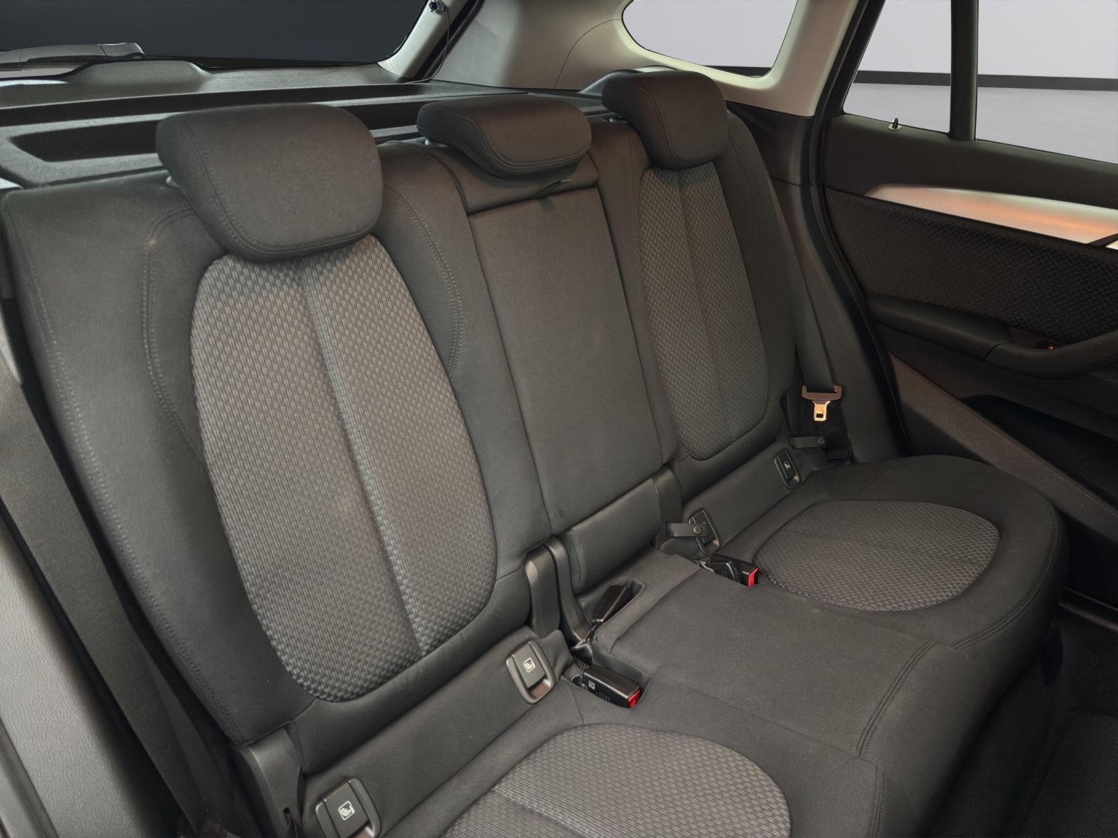 Fahrzeugabbildung BMW X1 sDrive20i [Advantage, Navi, LED, PDC hinten]