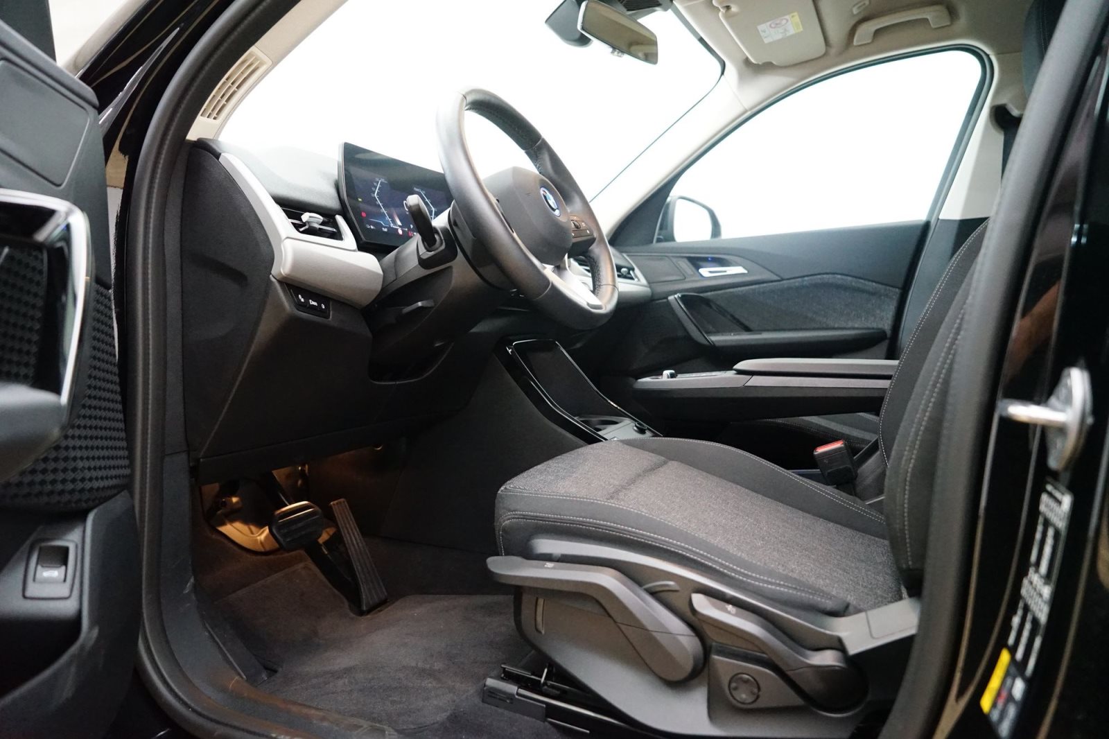 Fahrzeugabbildung BMW iX1 xDrive30 [LED, RFK, SHZ, Anhängerkupplung]