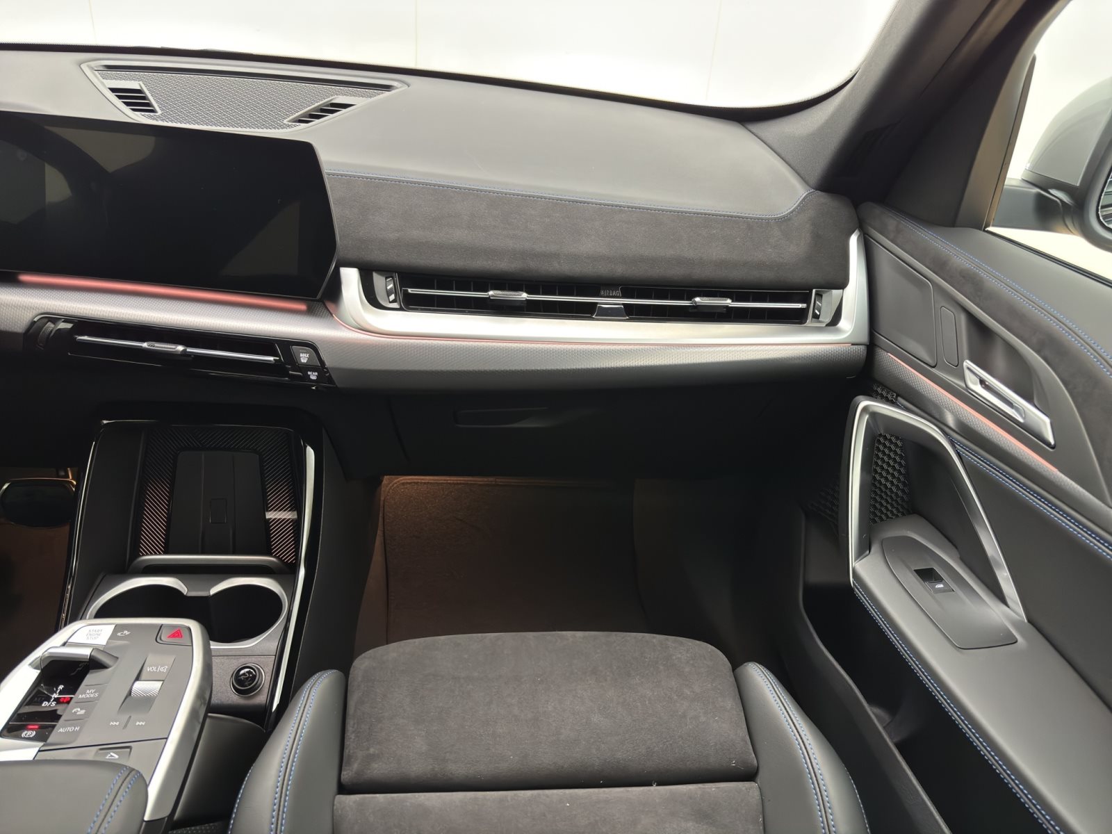 Fahrzeugabbildung BMW X1 sDrive20i [M Sport, AHK, ACC, RFK, 18 LMR]