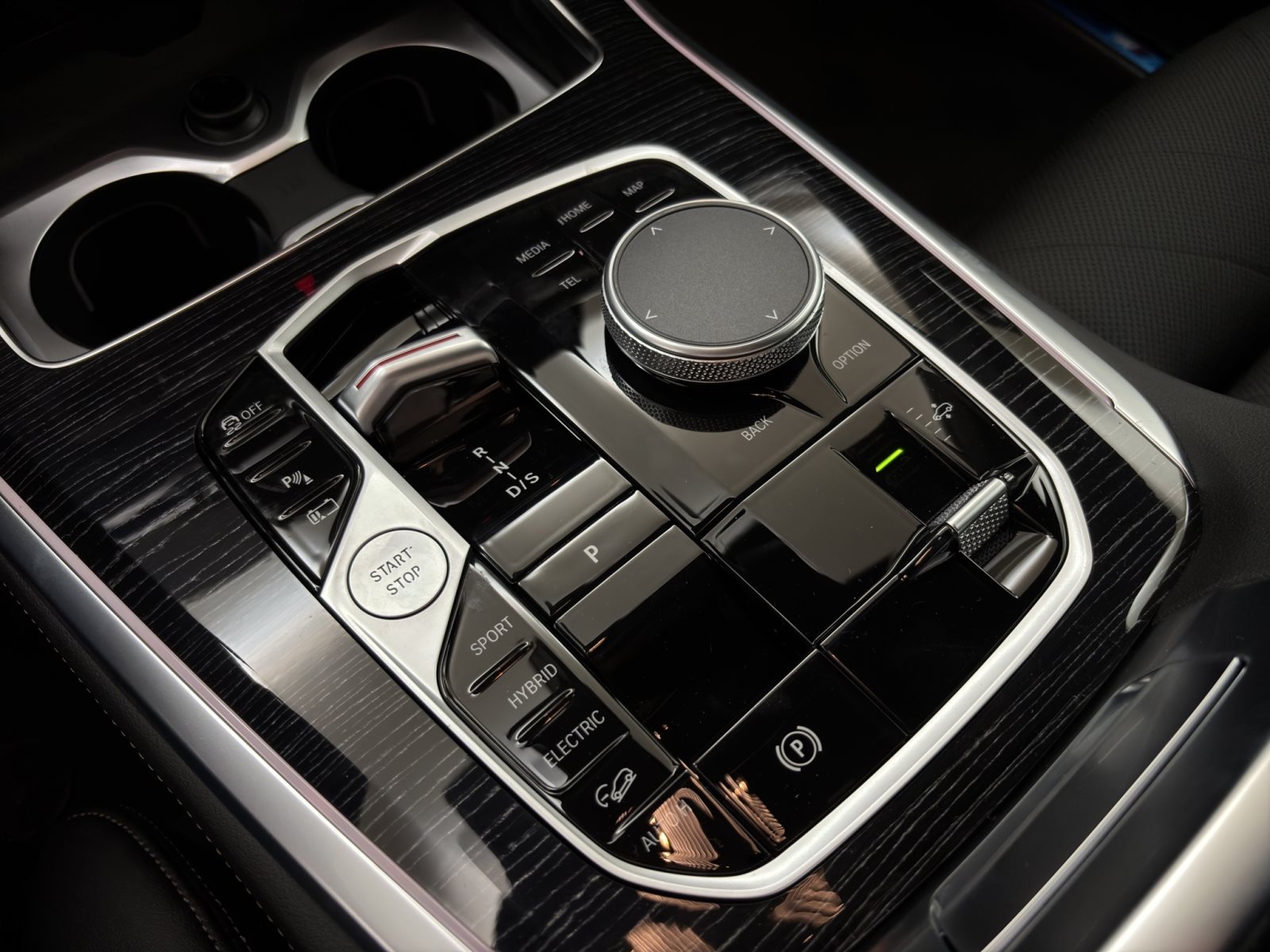 Fahrzeugabbildung BMW X5 xDrive50e [M Sport Pro, HUD, AHK, ACC, 22 LMR]