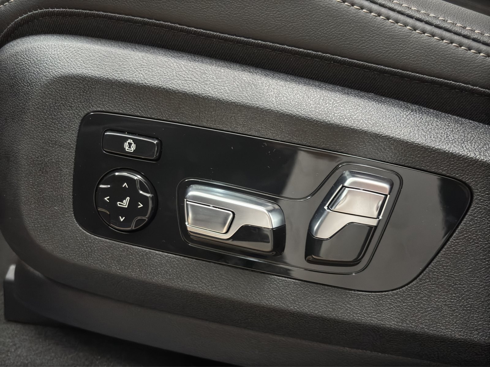 Fahrzeugabbildung BMW X5 xDrive50e [M Sport Pro, HUD, AHK, ACC, 22 LMR]