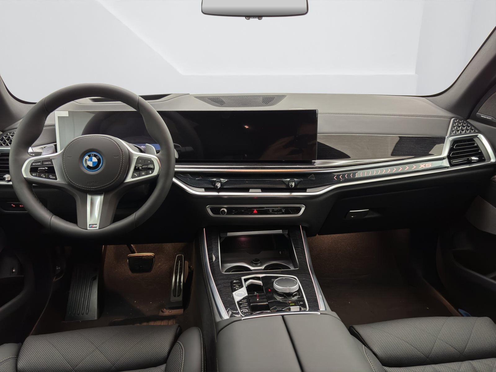 Fahrzeugabbildung BMW X5 xDrive50e [M Sport Pro, HUD, AHK, ACC, 22 LMR]