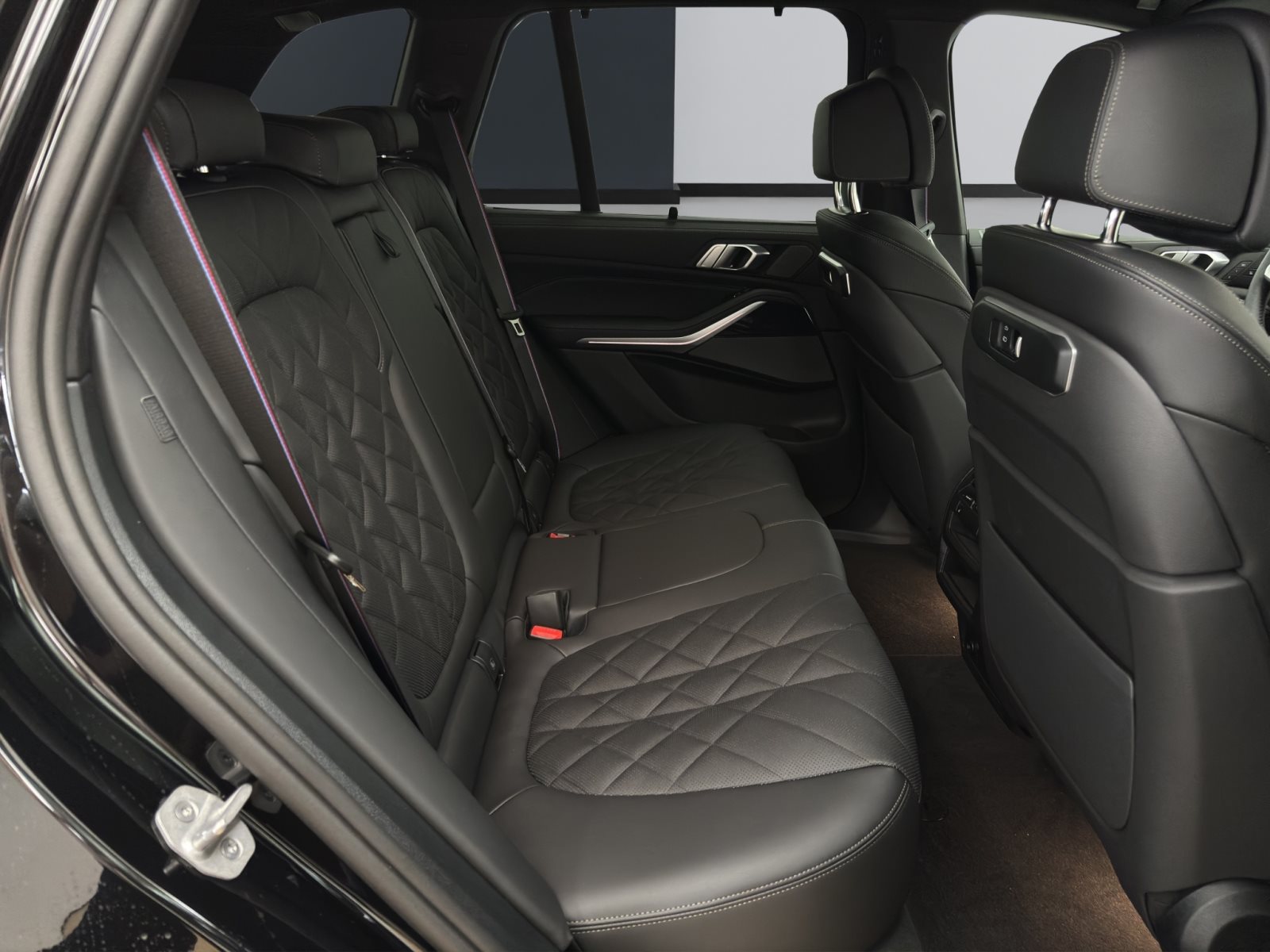 Fahrzeugabbildung BMW X5 xDrive50e [M Sport Pro, HUD, AHK, ACC, 22 LMR]