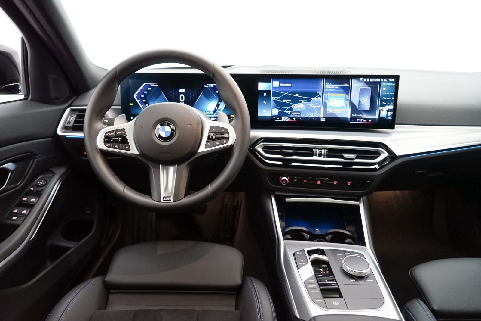 Fahrzeugabbildung BMW 330i Touring [M Sport, LC Prof., HUD, RFK, Pano]