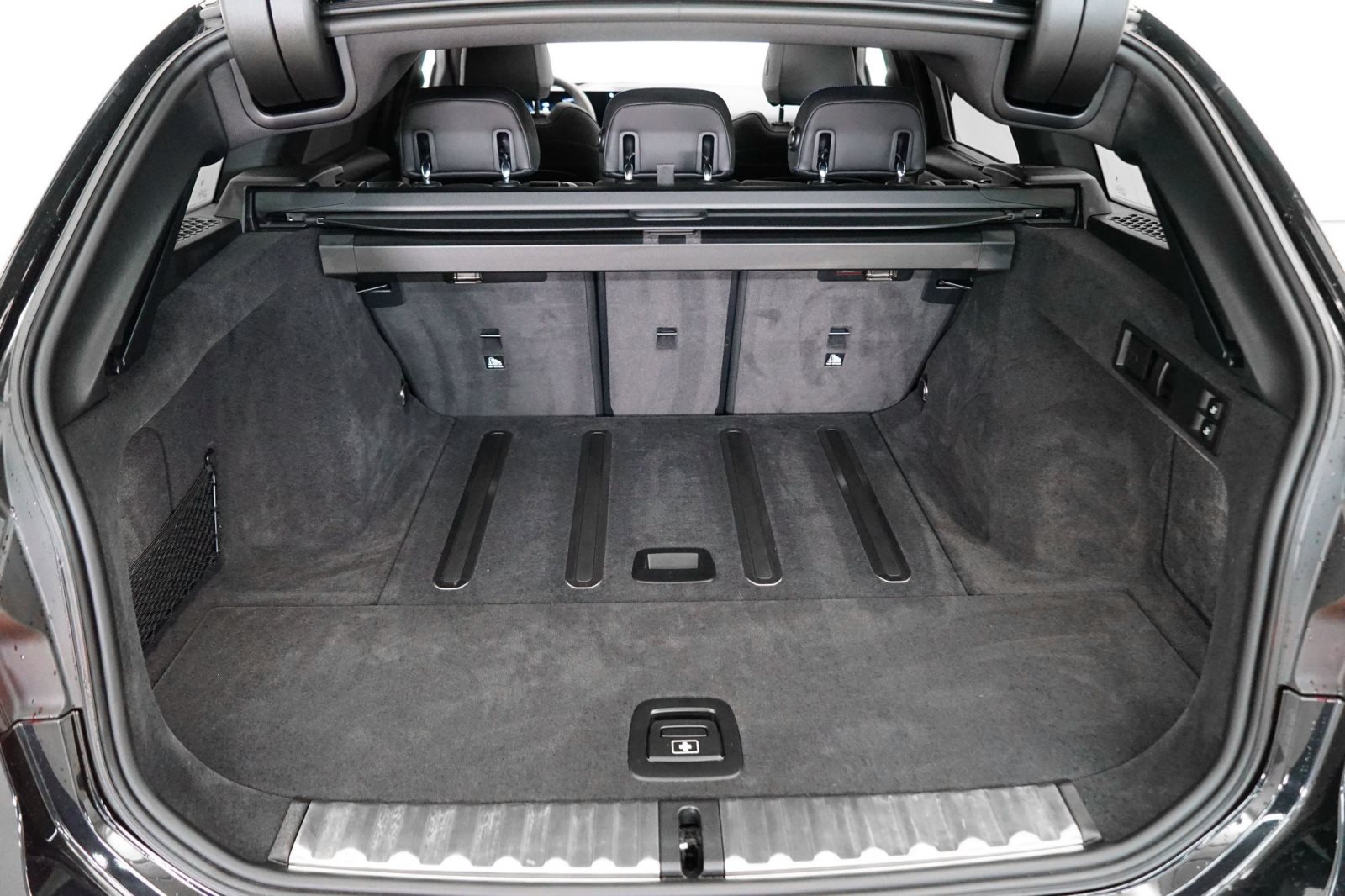 Fahrzeugabbildung BMW 330i Touring [M Sport, LC Prof., HUD, RFK, Pano]