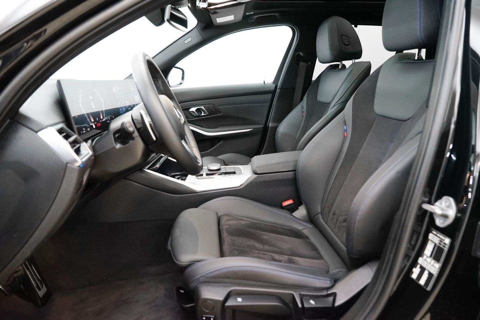 Fahrzeugabbildung BMW 330i Touring [M Sport, LC Prof., HUD, RFK, Pano]