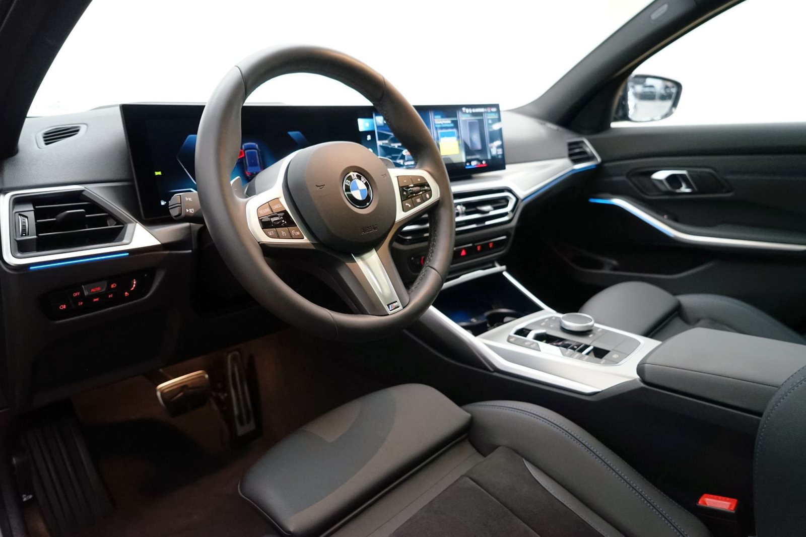 Fahrzeugabbildung BMW 330i Touring [M Sport, LC Prof., HUD, RFK, Pano]