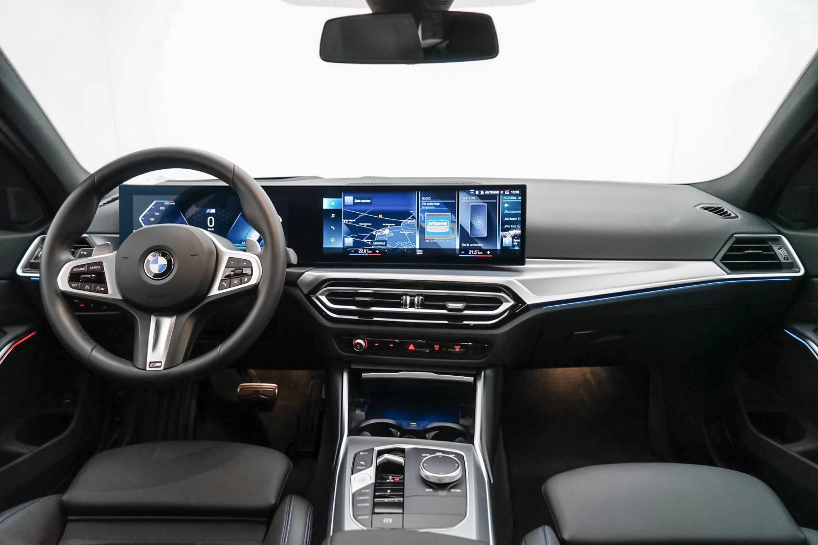Fahrzeugabbildung BMW 330i Touring [M Sport, LC Prof., HUD, RFK, Pano]