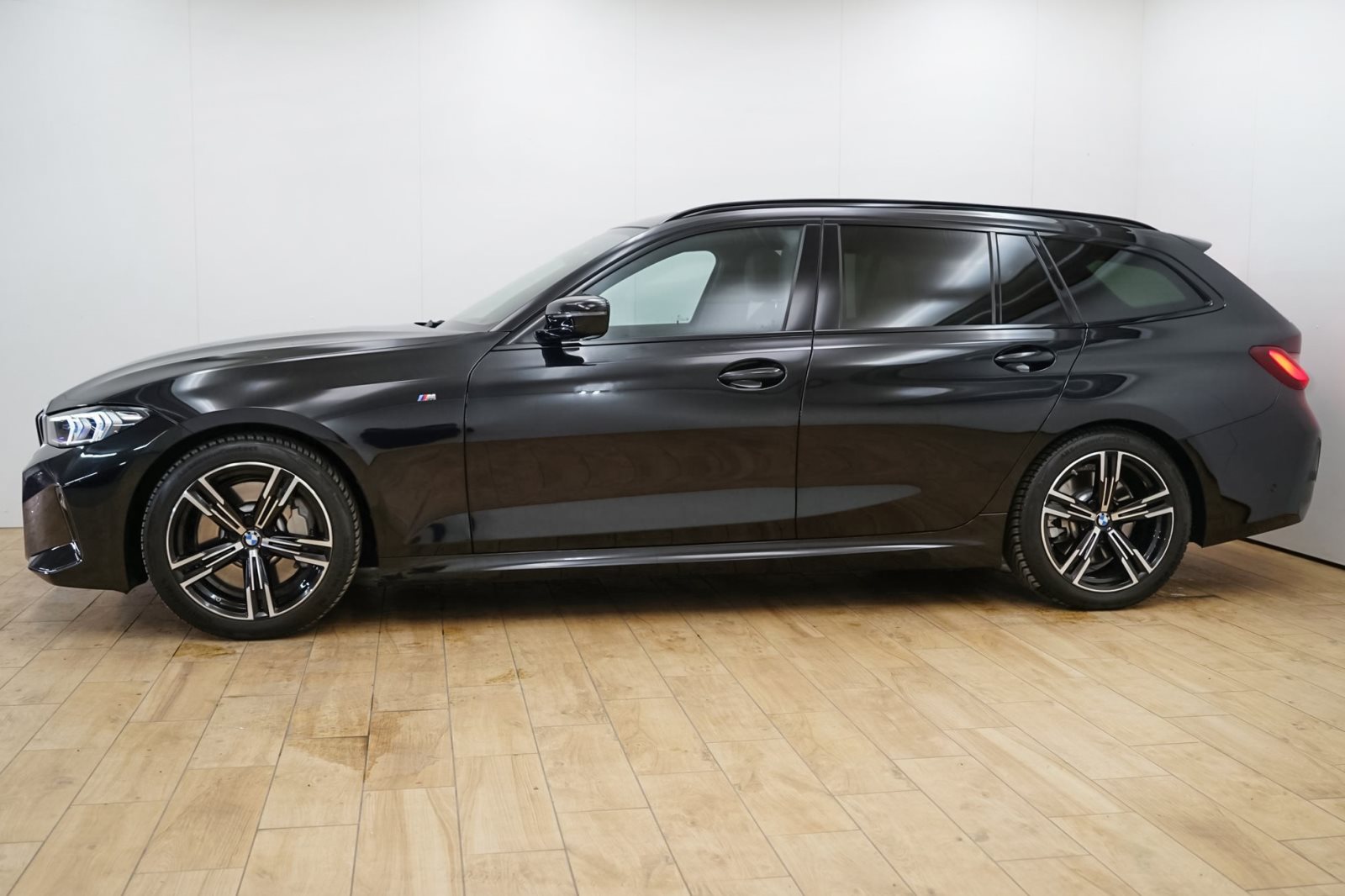 Fahrzeugabbildung BMW 330i Touring [M Sport, LC Prof., HUD, RFK, Pano]