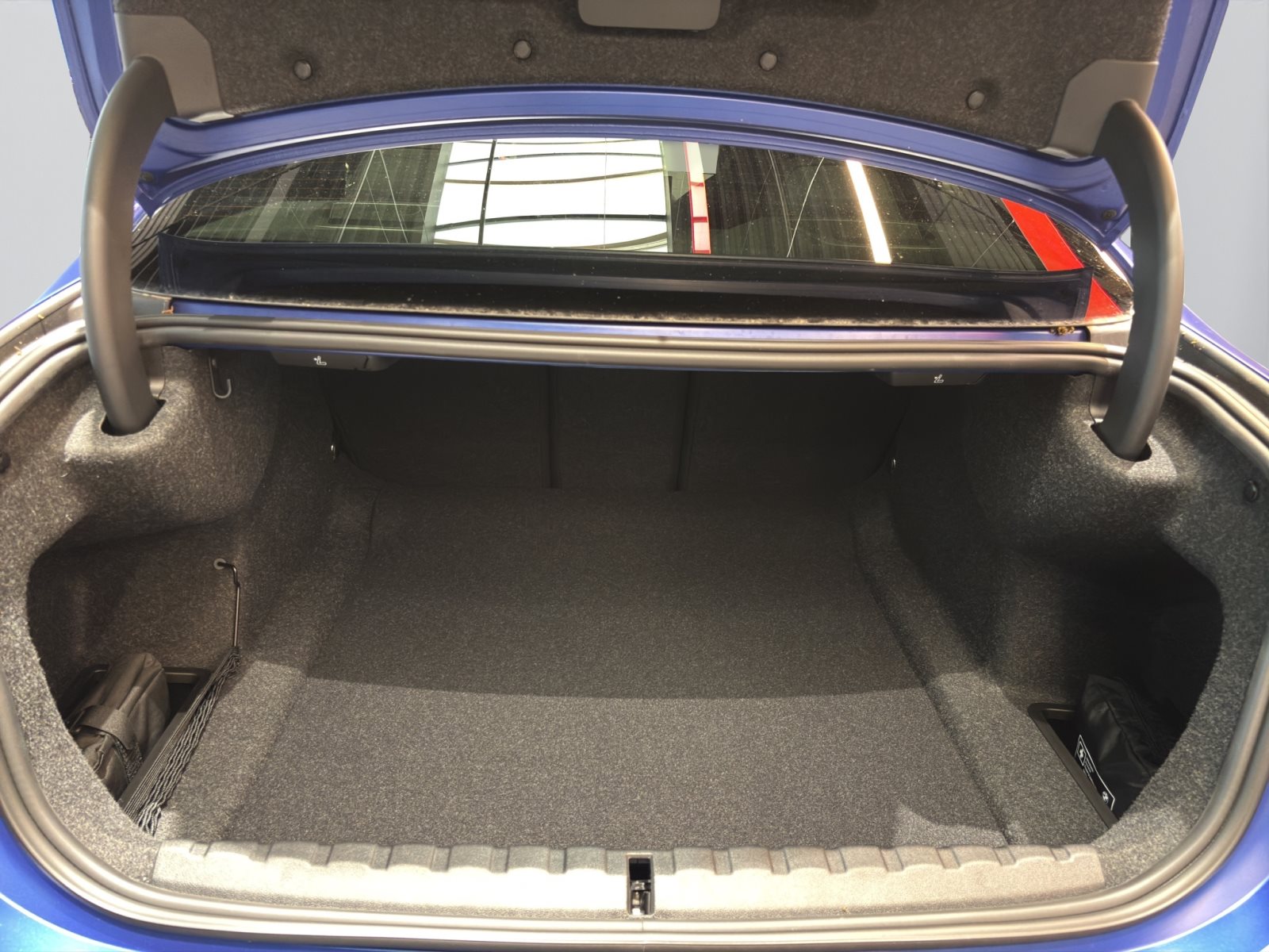 Fahrzeugabbildung BMW M4 Competition Coupé xDrive [Individual, Carbon, HUD]