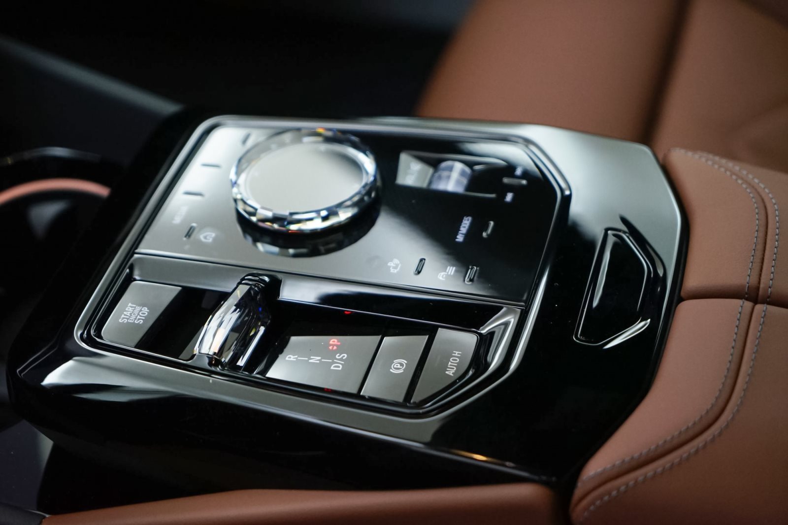 Fahrzeugabbildung BMW 540d xDrive Touring [M Sport, HUD, AHK, ACC, 20 LMR]