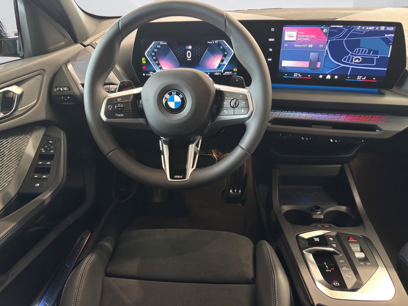 Fahrzeugabbildung BMW 120 [M Sport Pro, Navi, RFK, 19 LMR, SHZ, LED]