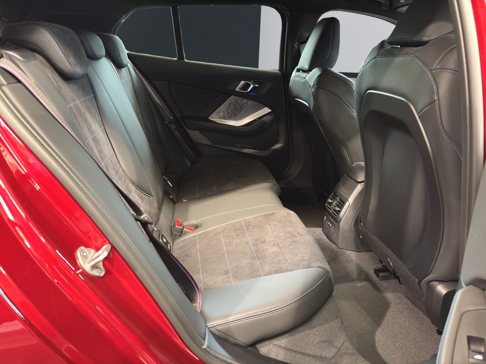 Fahrzeugabbildung BMW 120 [M Sport Pro, Navi, RFK, 19 LMR, SHZ, LED]