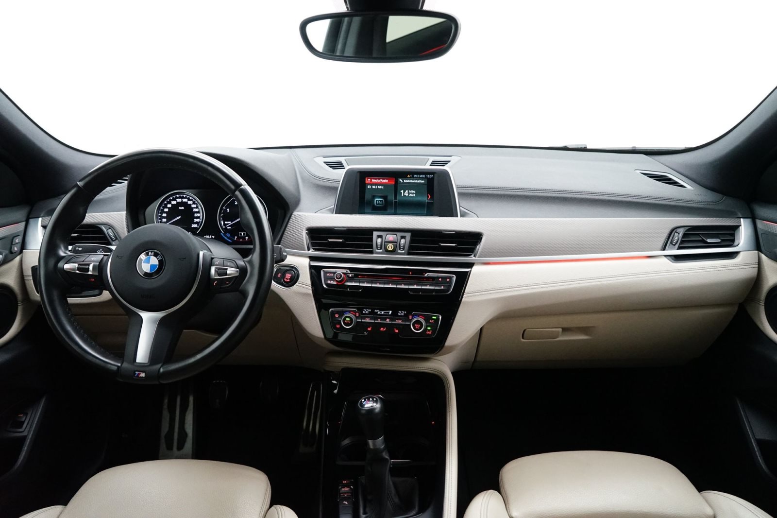 Fahrzeugabbildung BMW X2 sDrive18d [M Sport X, AHK, RFK, LED, SHZ, 19 LMR]