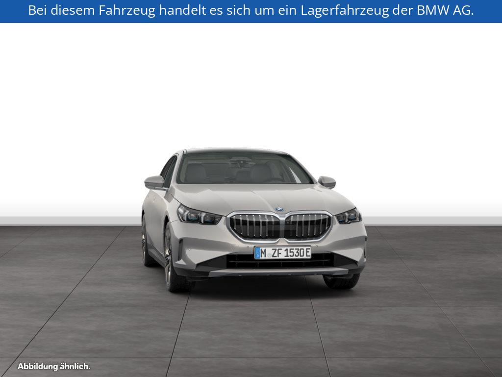 Fahrzeugabbildung BMW 550e xDrive Limousine