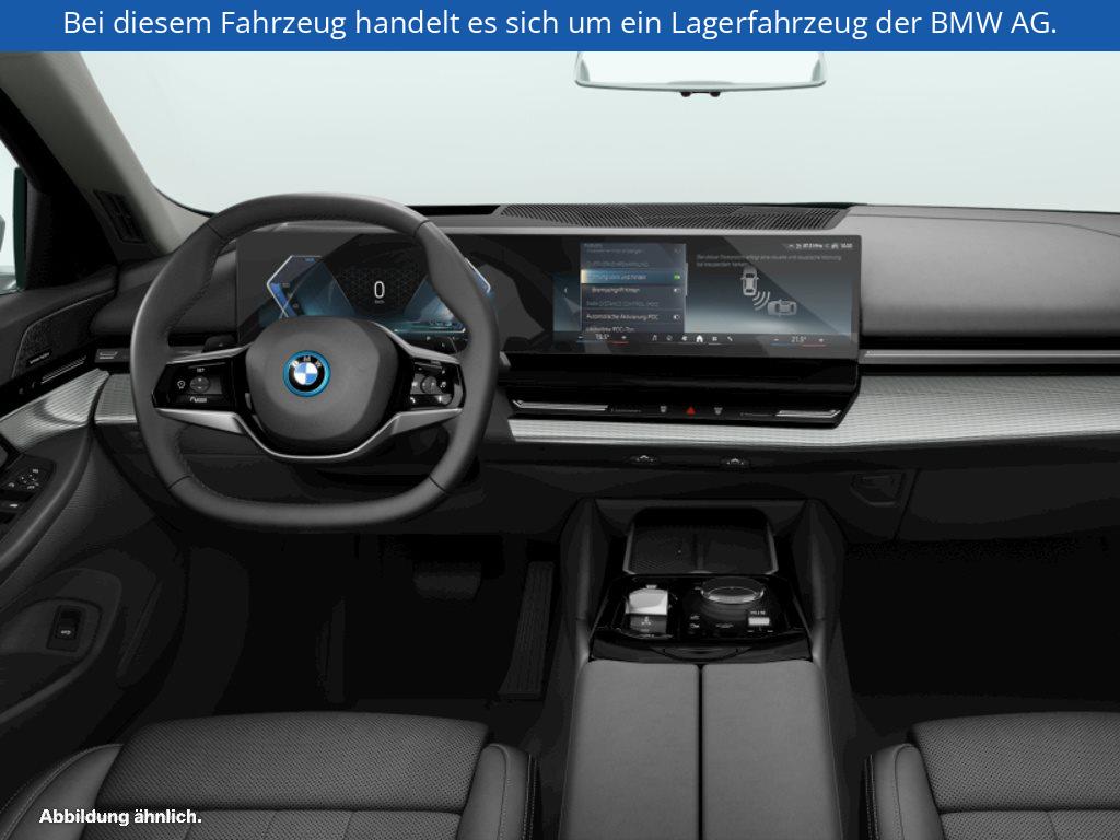 Fahrzeugabbildung BMW 550e xDrive Limousine