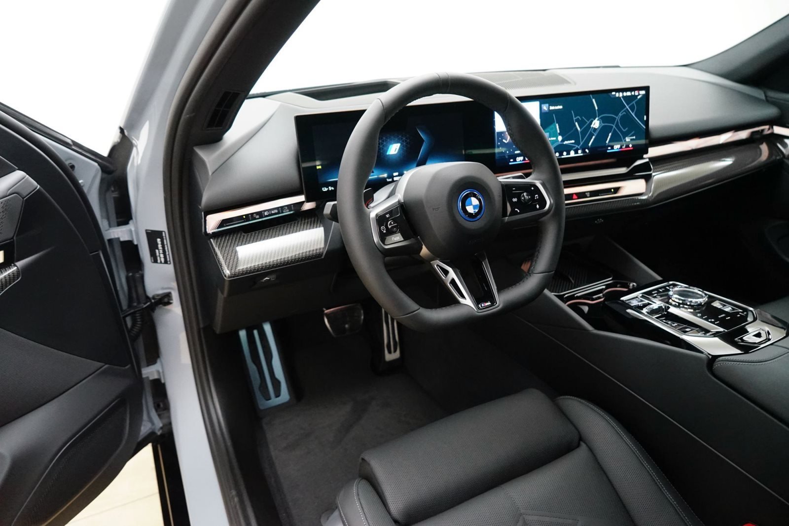 Fahrzeugabbildung BMW i5 eDrive40 [M Sport, HUD, AHK, ACC, GSD, 20 LMR]