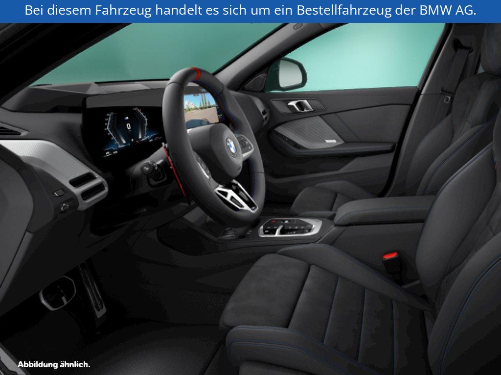 Fahrzeugabbildung BMW M135 xDrive
