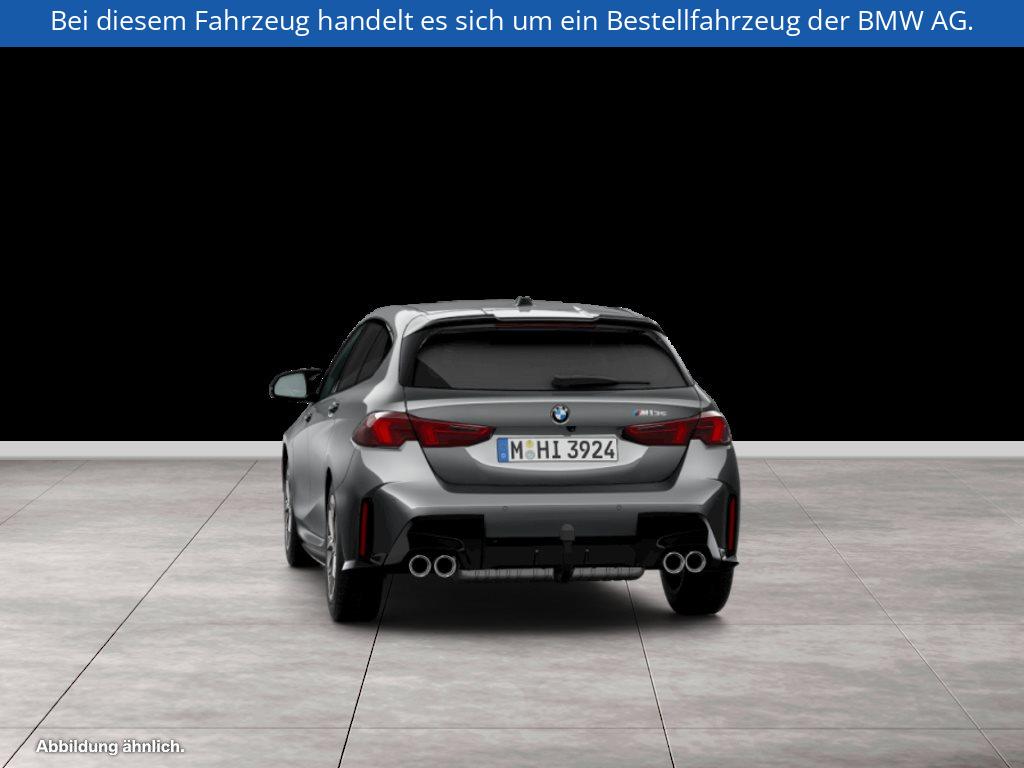 Fahrzeugabbildung BMW M135 xDrive