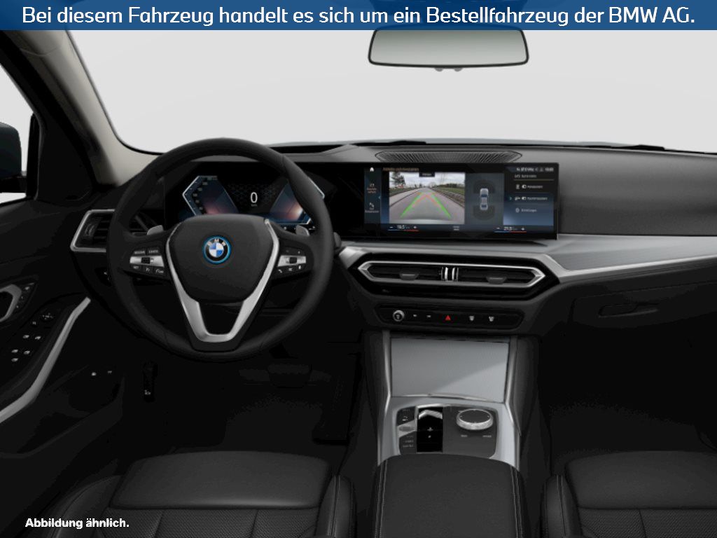 Fahrzeugabbildung BMW 330e Limousine