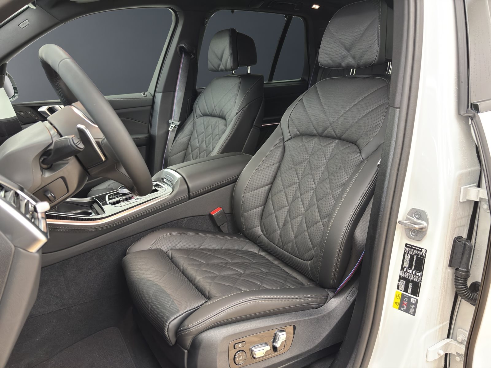 Fahrzeugabbildung BMW X5 xDrive50e [M Sport Pro, HUD, AHK, ACC, 22 LMR]