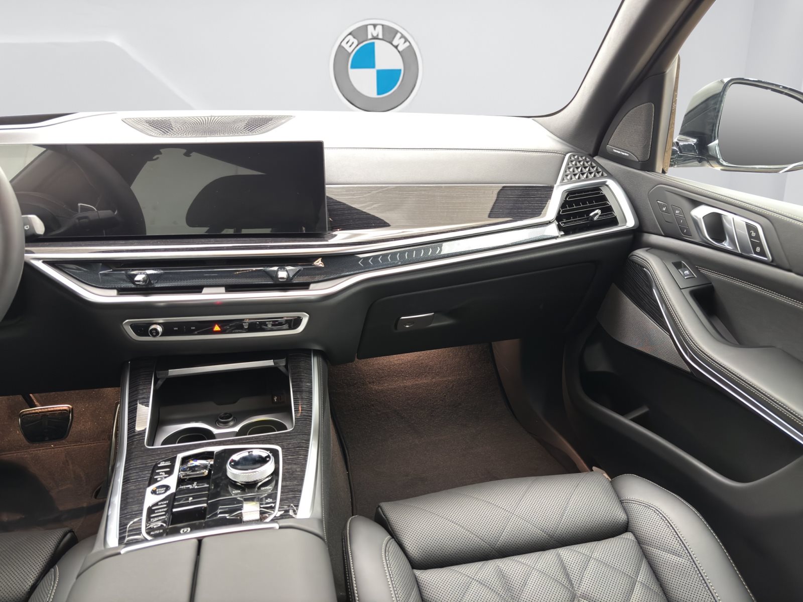 Fahrzeugabbildung BMW X5 xDrive50e [M Sport Pro, HUD, AHK, ACC, 22 LMR]
