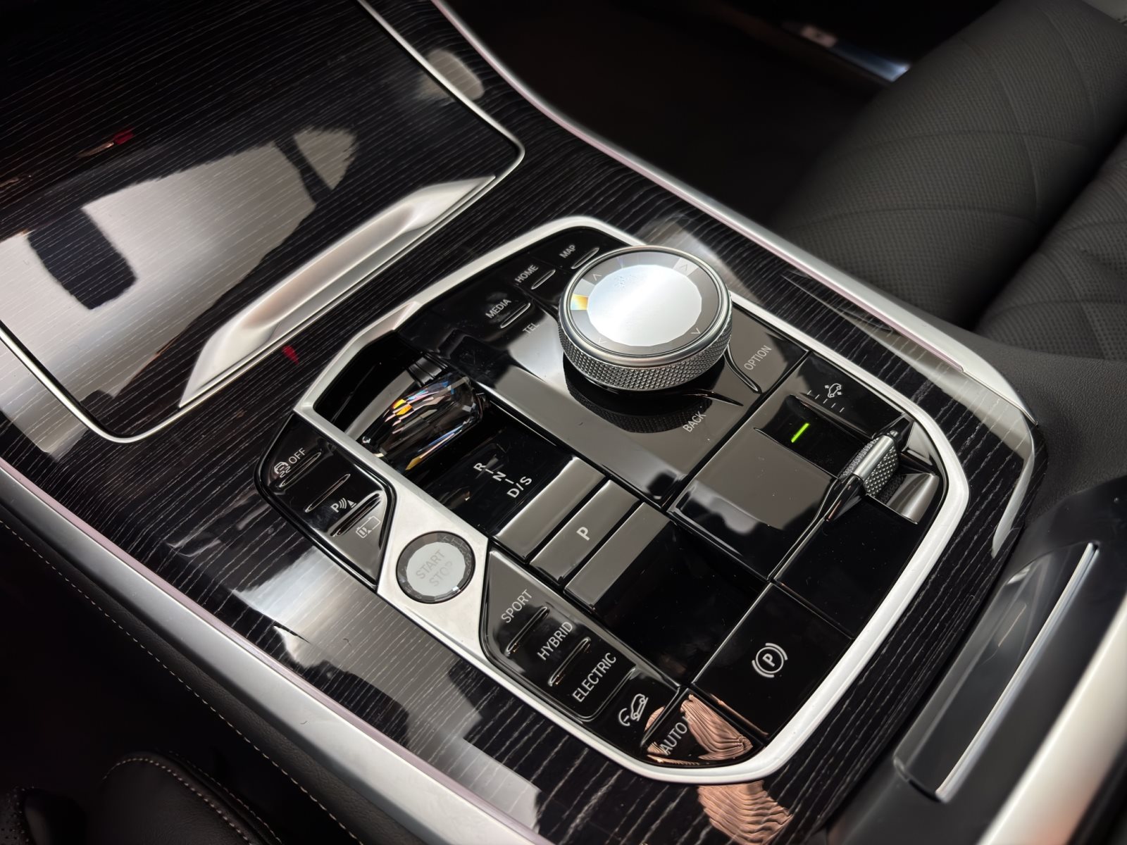 Fahrzeugabbildung BMW X5 xDrive50e [M Sport Pro, HUD, AHK, ACC, 22 LMR]