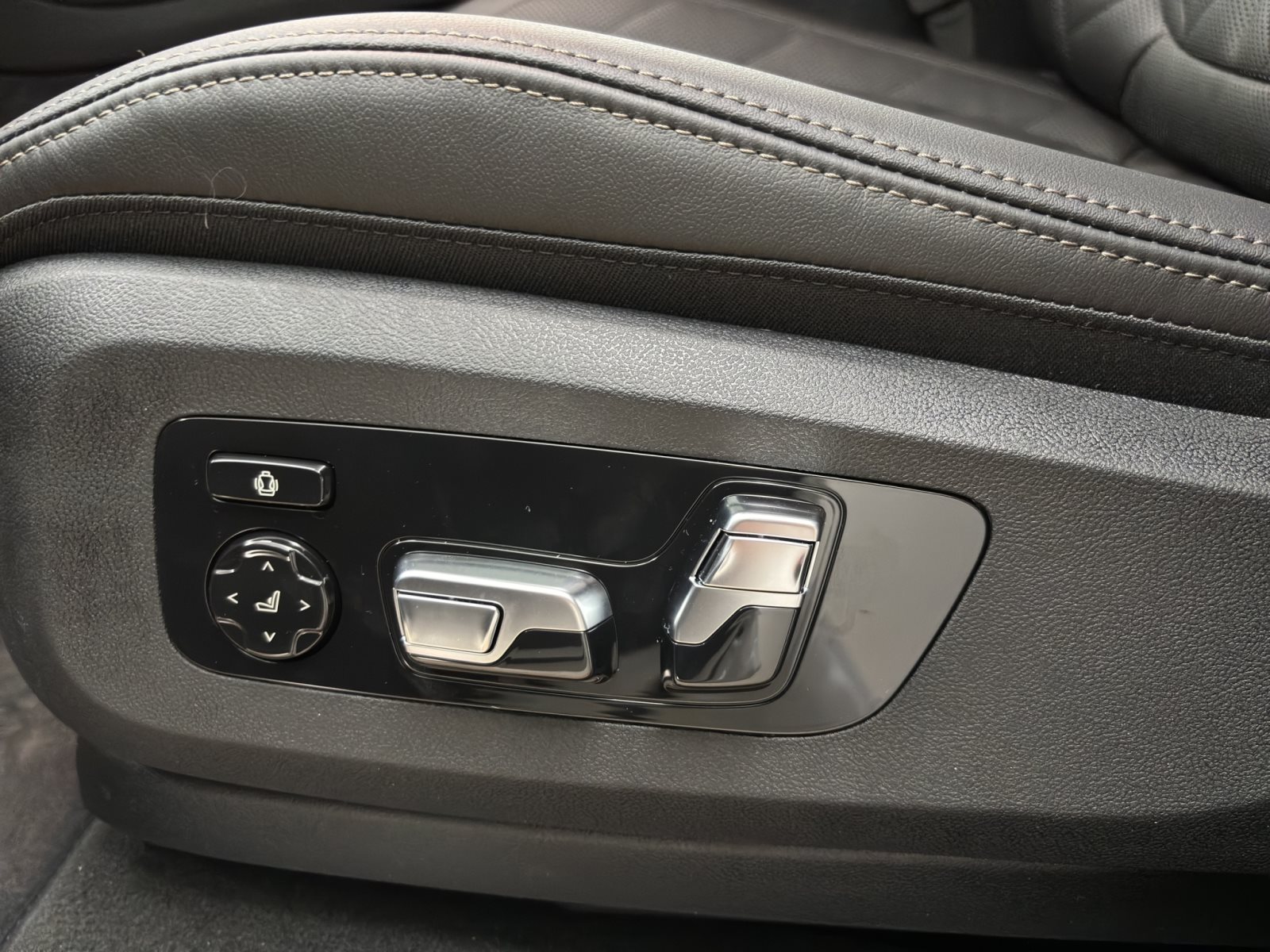 Fahrzeugabbildung BMW X5 xDrive50e [M Sport Pro, HUD, AHK, ACC, 22 LMR]