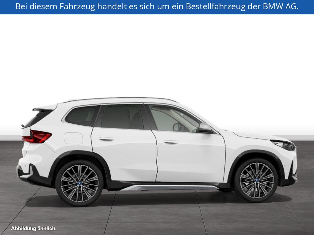 Fahrzeugabbildung BMW X1 xDrive30e