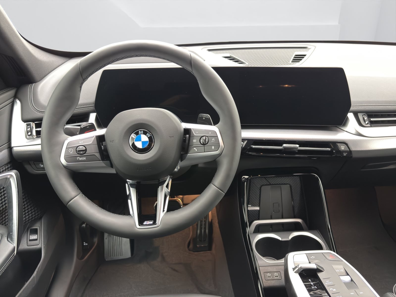Fahrzeugabbildung BMW X1 xDrive23i [M Sport, HUD, AHK, ACC, RFK, 19 LMR]