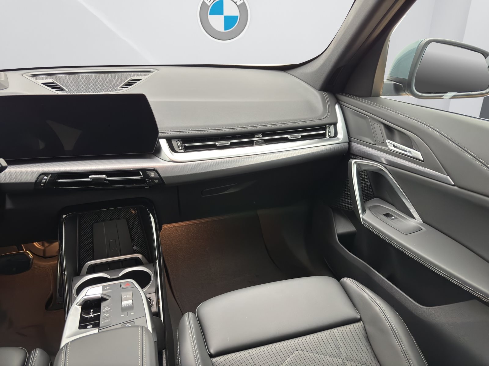 Fahrzeugabbildung BMW X1 xDrive23i [M Sport, HUD, AHK, ACC, RFK, 19 LMR]