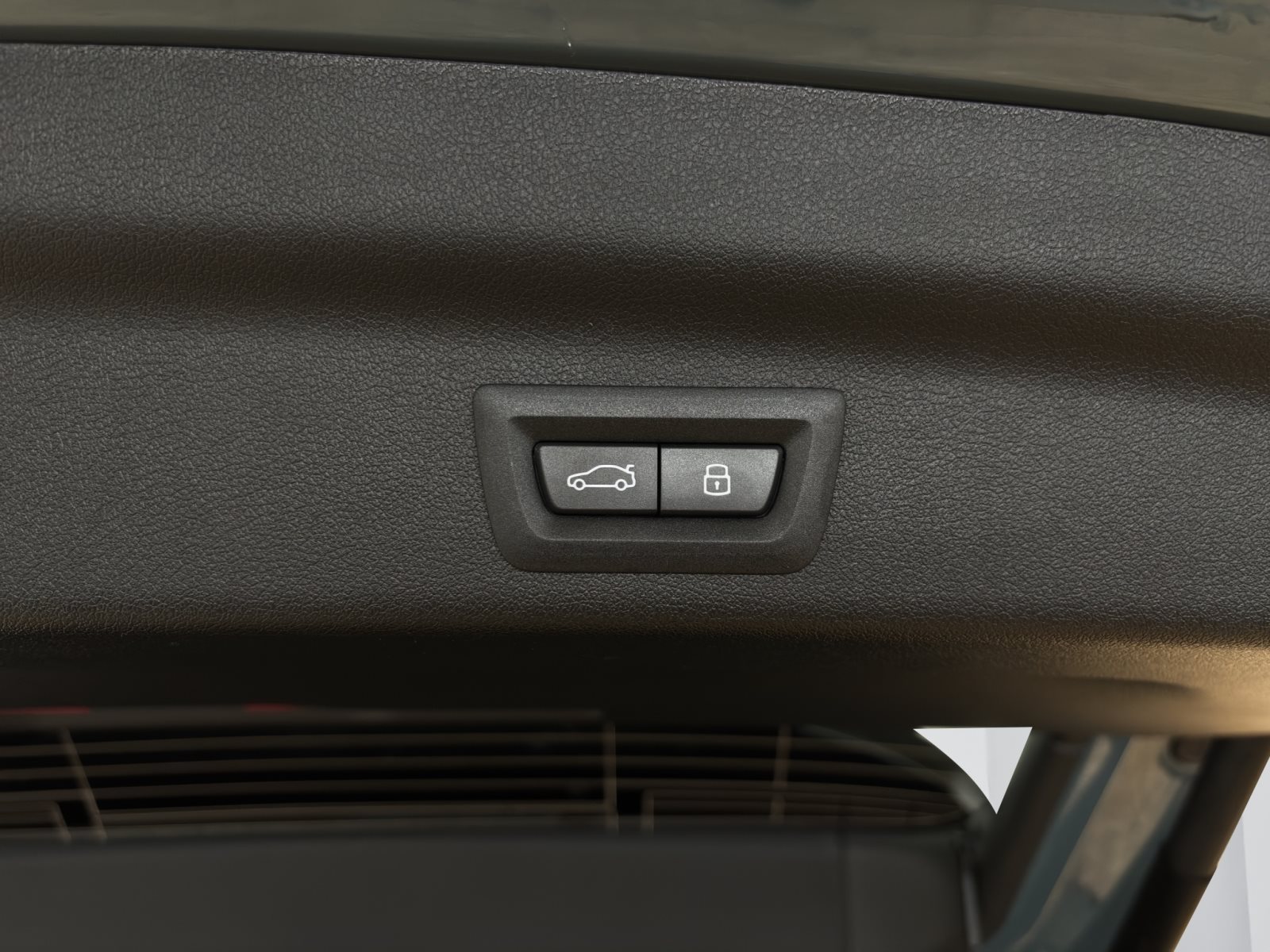 Fahrzeugabbildung BMW X1 xDrive23i [M Sport, HUD, AHK, ACC, RFK, 19 LMR]