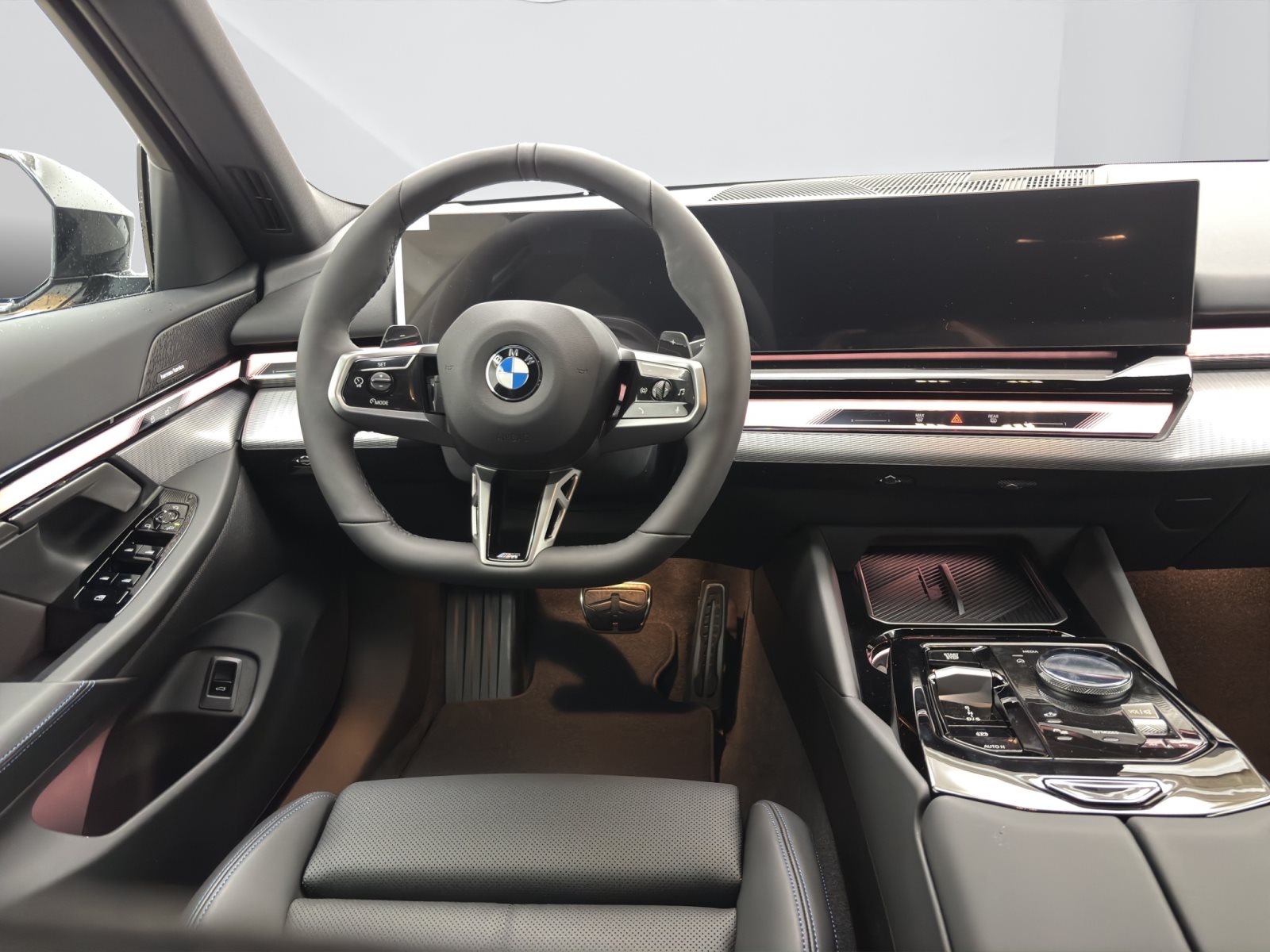 Fahrzeugabbildung BMW 520d Touring [M Sport Pro, AHK, ACC, h&k Sound]