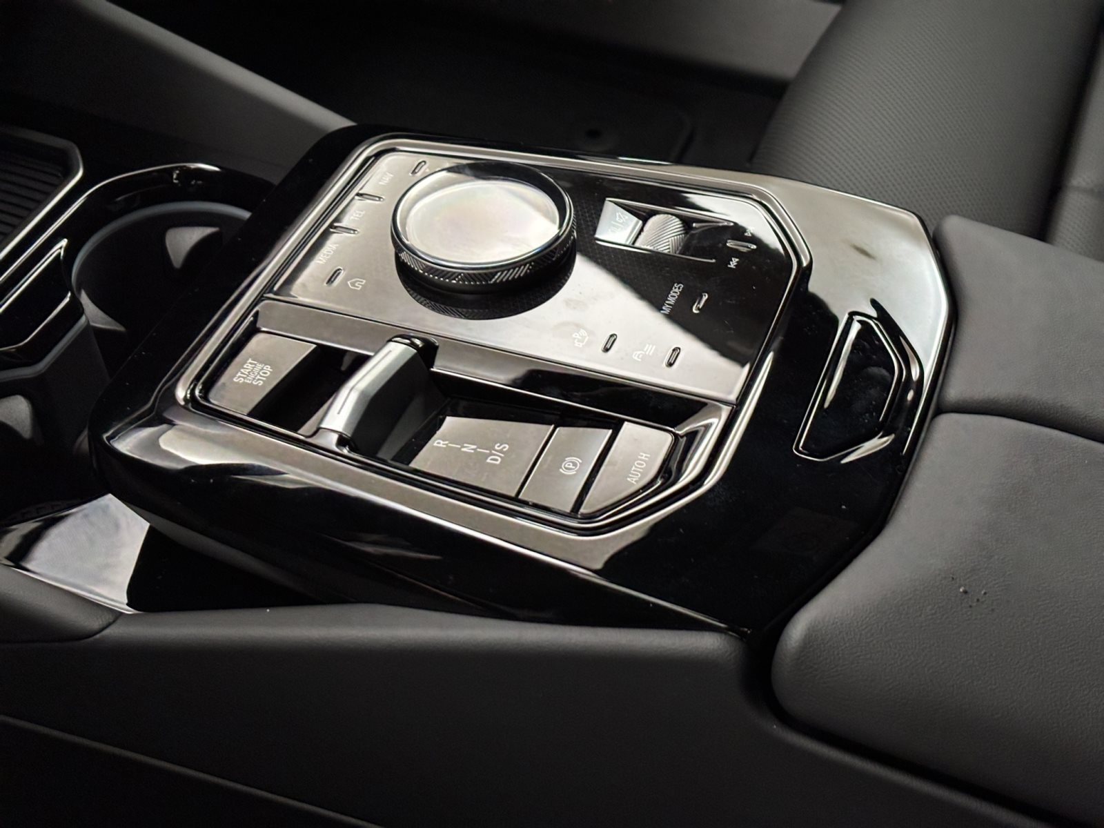 Fahrzeugabbildung BMW 520d Touring [M Sport Pro, AHK, ACC, h&k Sound]