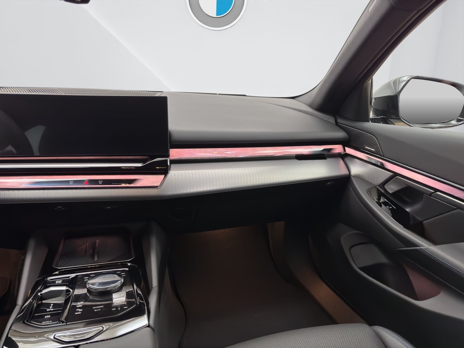 Fahrzeugabbildung BMW 520d Touring [M Sport Pro, AHK, ACC, h&k Sound]