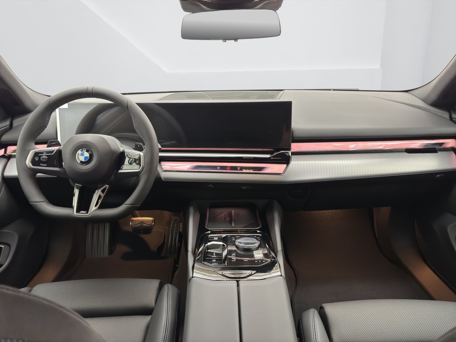 Fahrzeugabbildung BMW 520d Touring [M Sport Pro, AHK, ACC, h&k Sound]