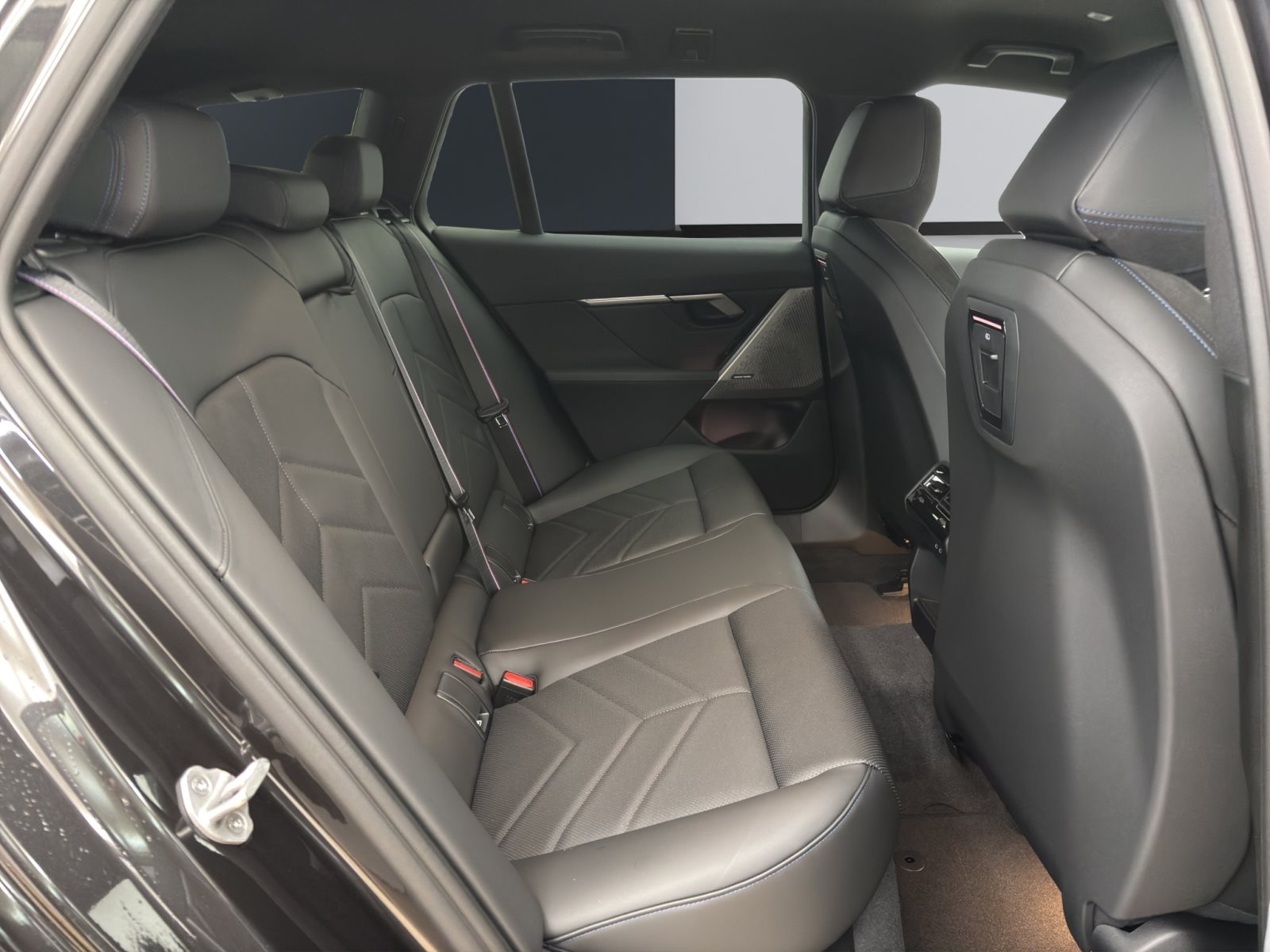 Fahrzeugabbildung BMW 520d Touring [M Sport Pro, AHK, ACC, h&k Sound]