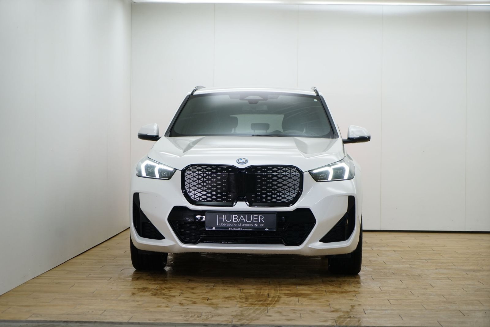 Fahrzeugabbildung BMW iX1 xDrive30 [M Sport, HUD, AHK, ACC, 360°, LRH]