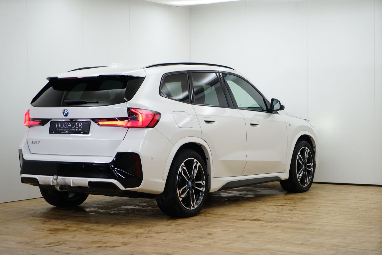 Fahrzeugabbildung BMW iX1 xDrive30 [M Sport, HUD, AHK, ACC, 360°, LRH]