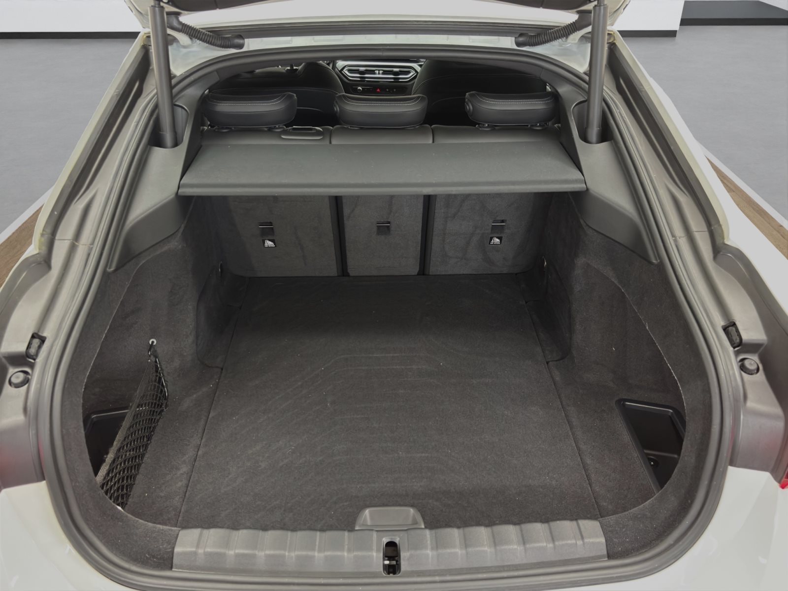 Fahrzeugabbildung BMW i4 eDrive35 Gran Coupé [ACC, RFK, HiFi, SHZ]