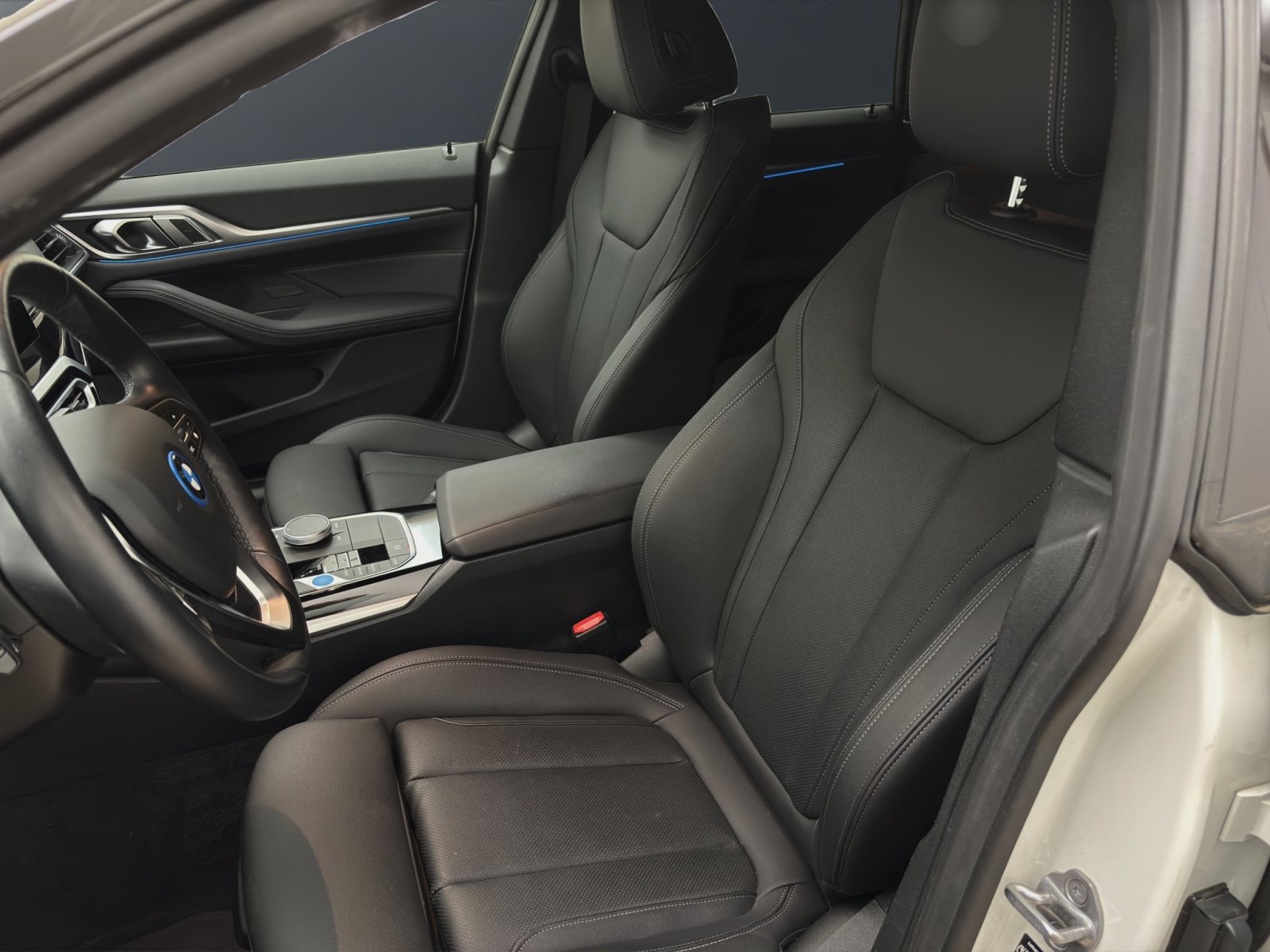 Fahrzeugabbildung BMW i4 eDrive35 Gran Coupé [ACC, RFK, HiFi, SHZ]