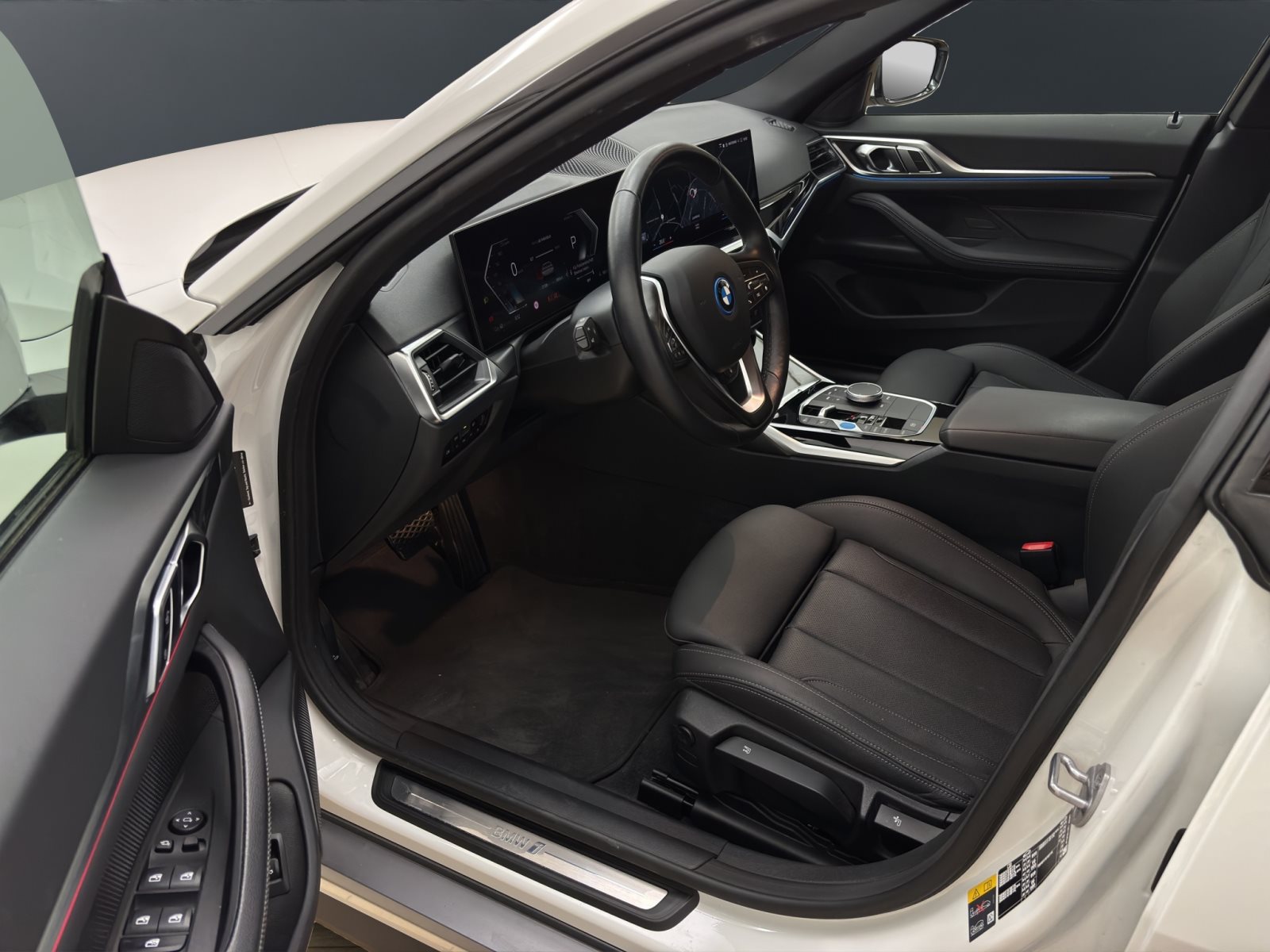 Fahrzeugabbildung BMW i4 eDrive35 Gran Coupé [ACC, RFK, HiFi, SHZ]