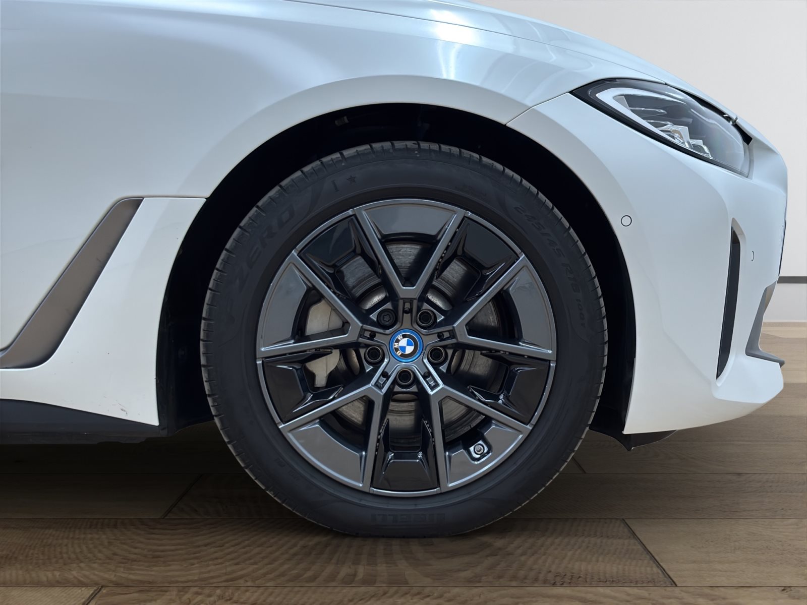 Fahrzeugabbildung BMW i4 eDrive35 Gran Coupé [ACC, RFK, HiFi, SHZ]