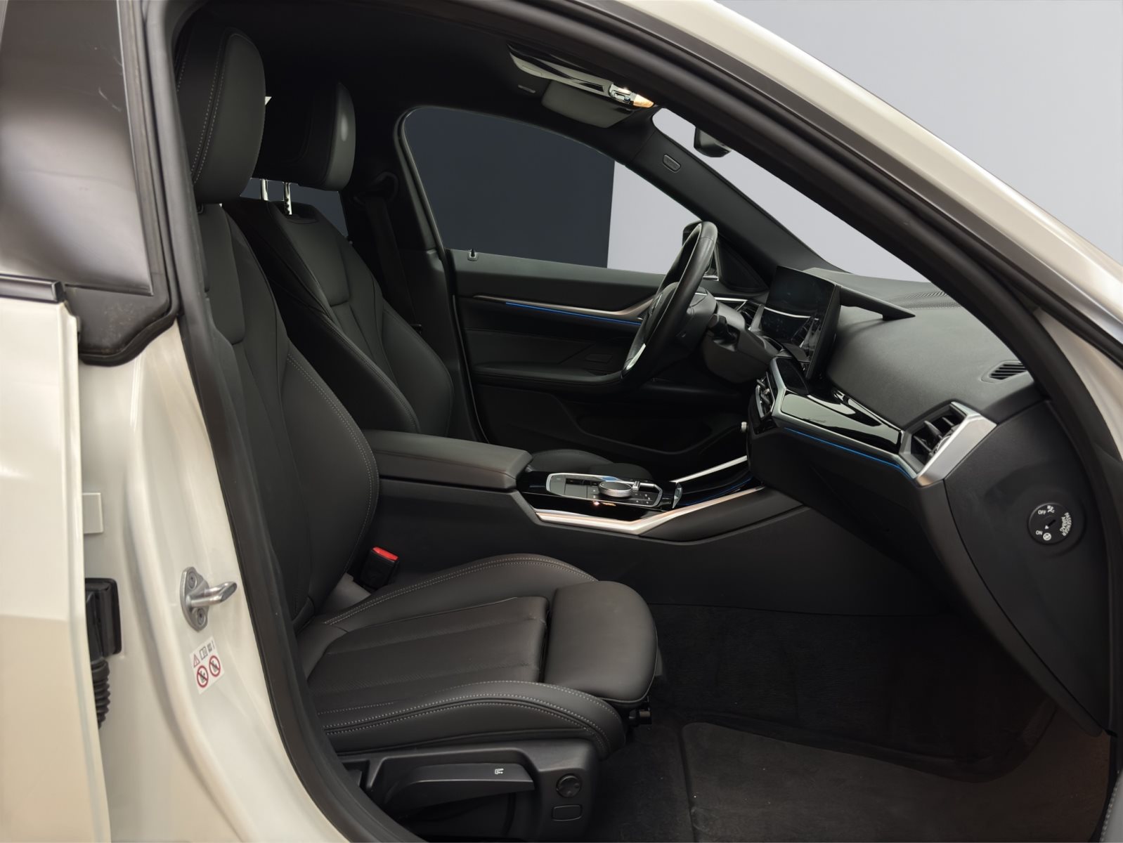Fahrzeugabbildung BMW i4 eDrive35 Gran Coupé [ACC, RFK, HiFi, SHZ]