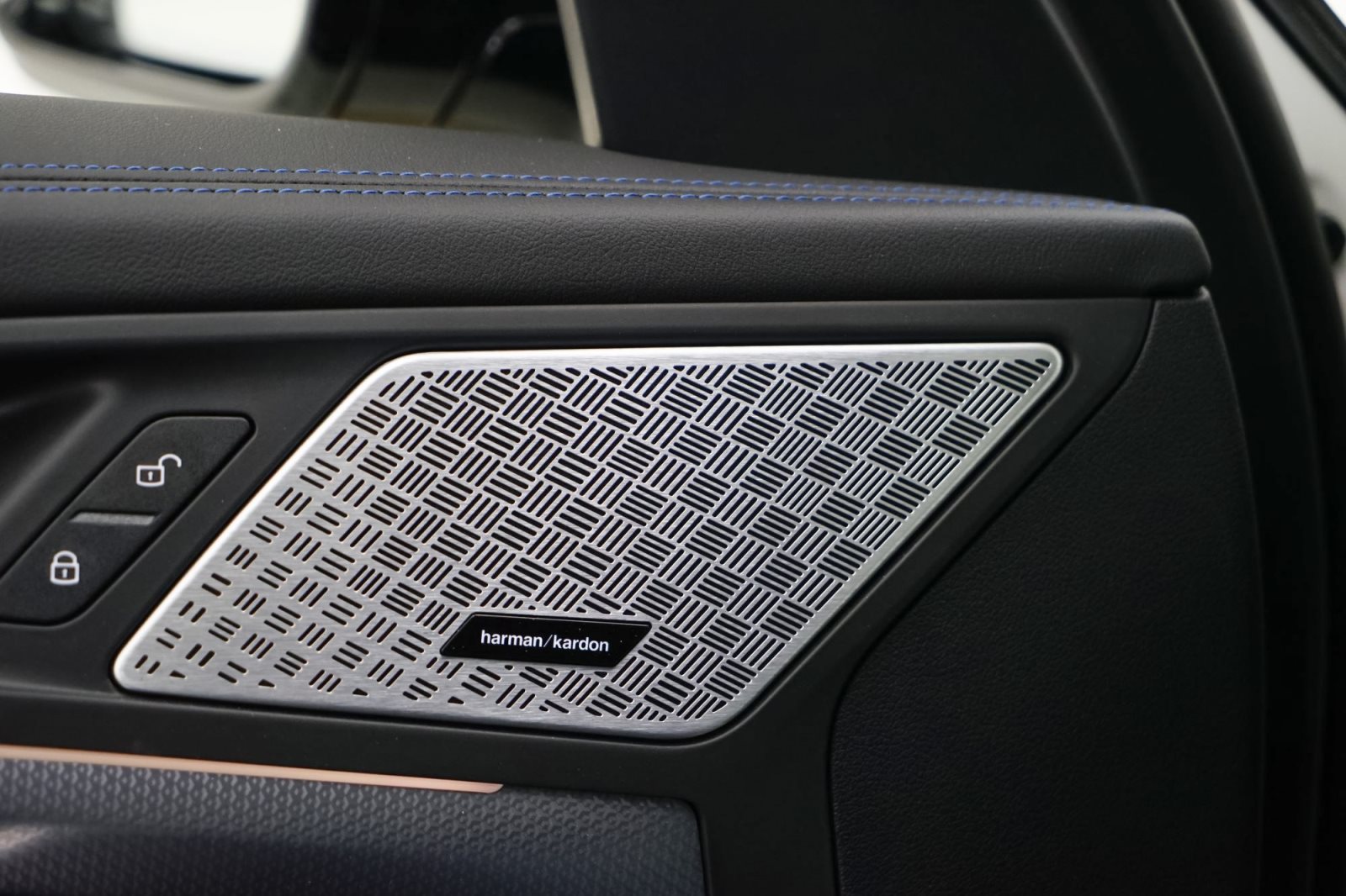 Fahrzeugabbildung BMW X1 M35i xDrive [HUD, ACC, h&k Sound, RFK, 19 LMR]