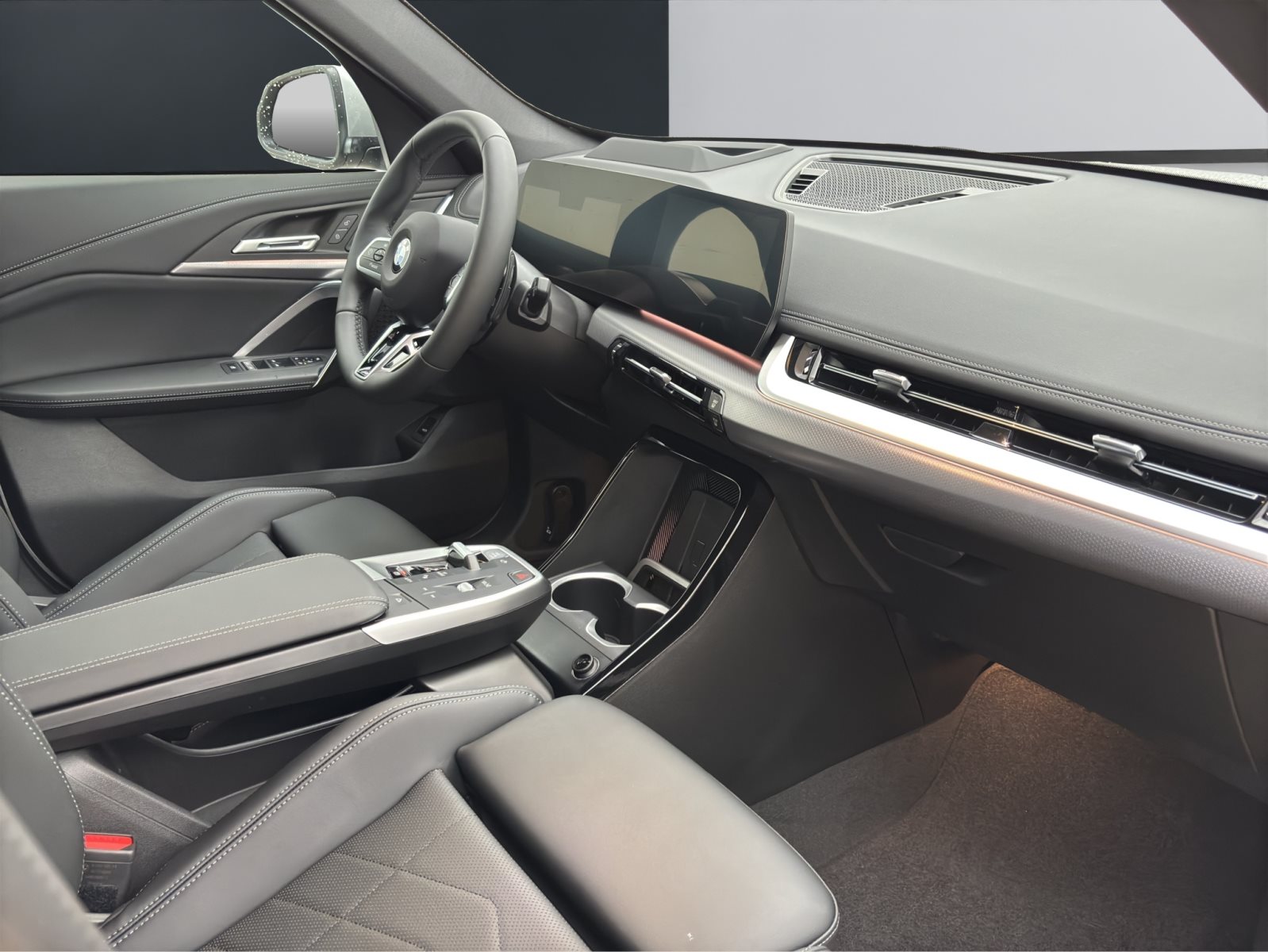 Fahrzeugabbildung BMW X1 sDrive20i [M Sport, HUD, AHK, ACC, 19 LMR]