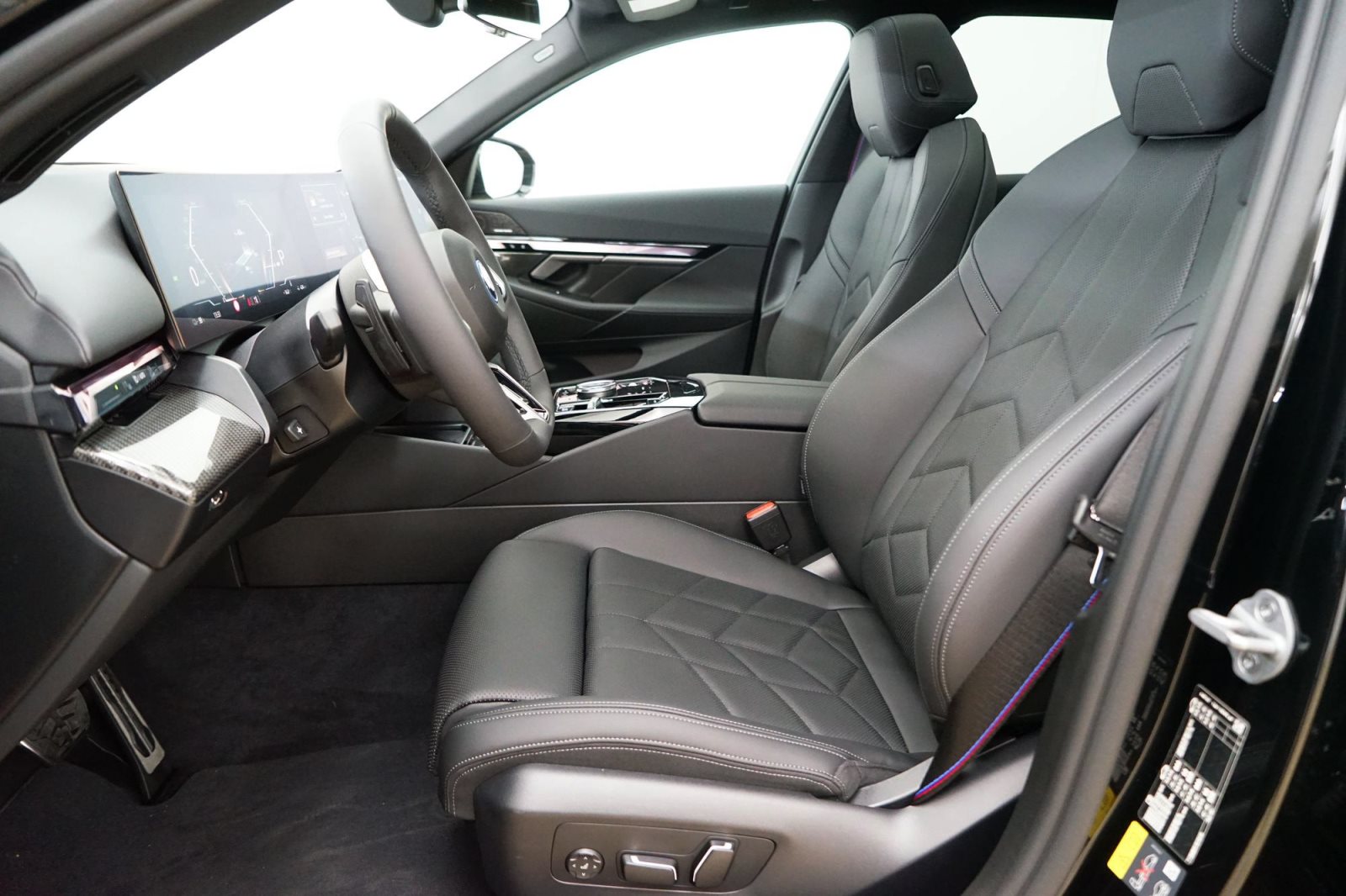 Fahrzeugabbildung BMW i5 xDrive40 Limousine [M Sport, HUD, ACC, GSD]