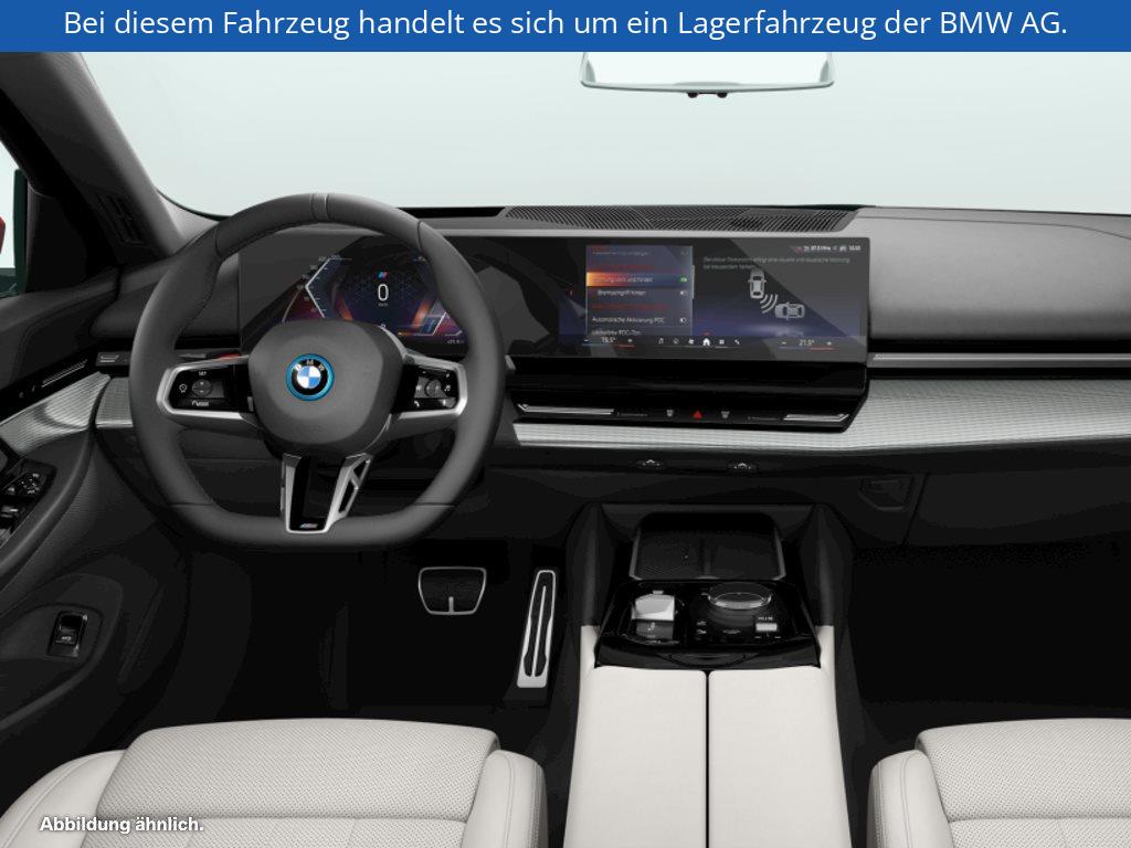 Fahrzeugabbildung BMW i5 eDrive40 Limousine