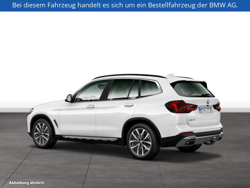 Fahrzeugabbildung BMW X3 xDrive30e